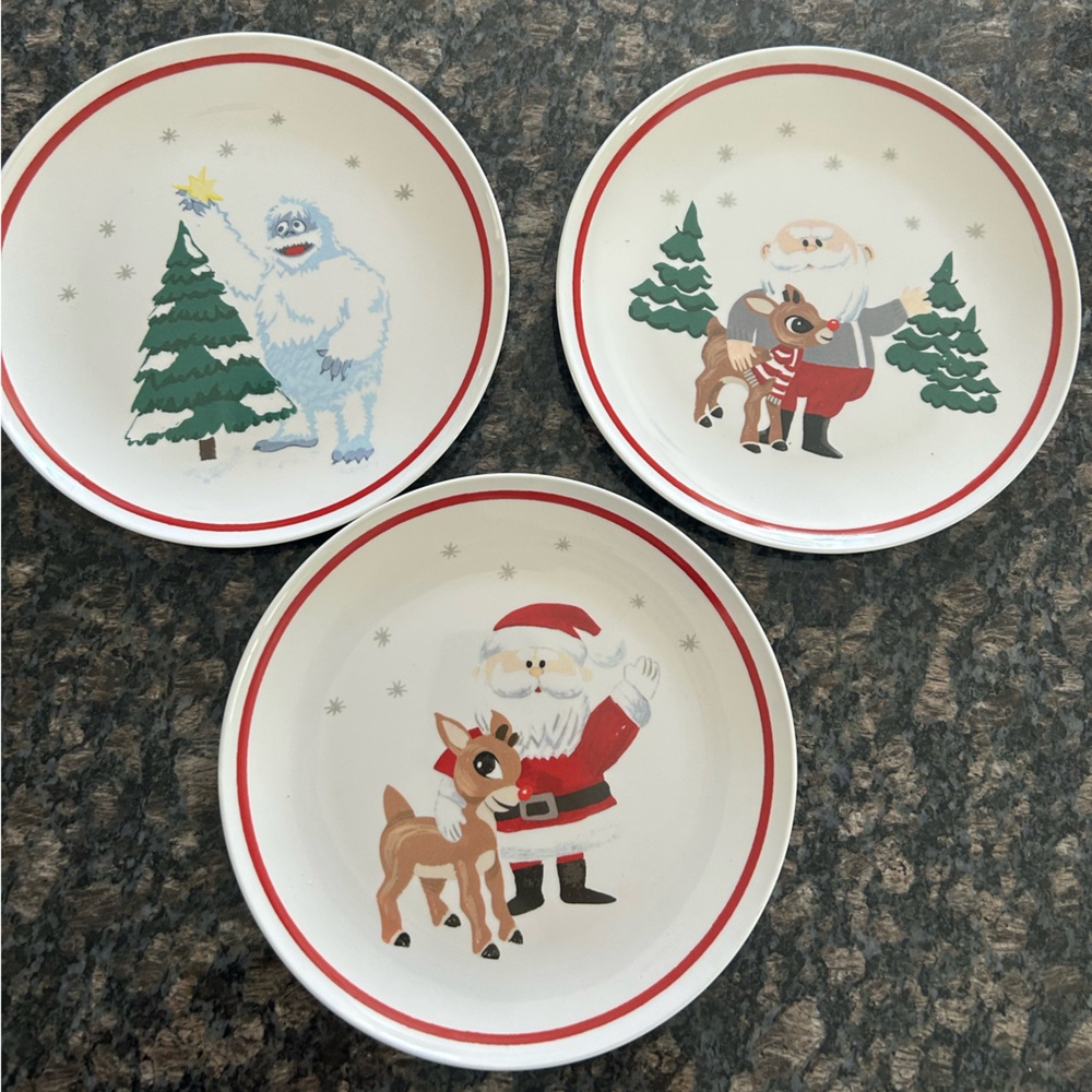 Festive Christmas Plates with Santa and Reindeer